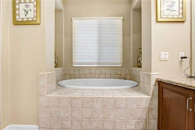 498 Green Orchard, Riverside, CA 92506