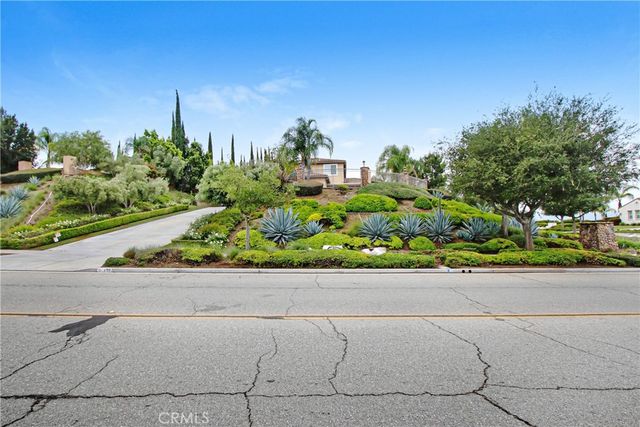 498 Green Orchard, Riverside, CA 92506