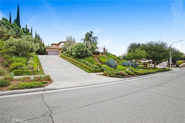 498 Green Orchard, Riverside, CA 92506