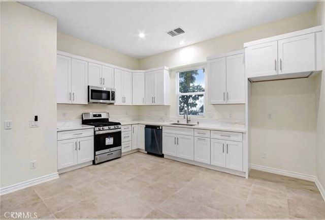 498 Green Orchard, Riverside, CA 92506