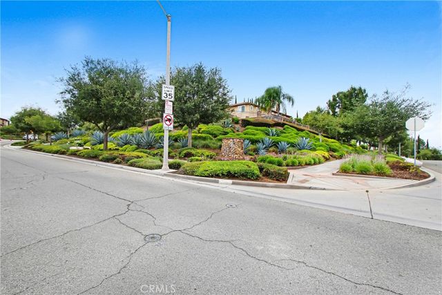 498 Green Orchard, Riverside, CA 92506