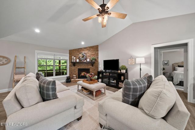 4117 Chica Rd, Crossville, TN 38572
