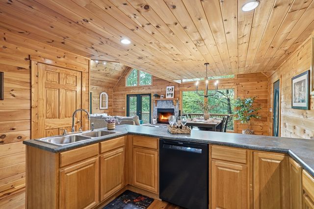 270 Tara Drive, Ellijay, GA 30540