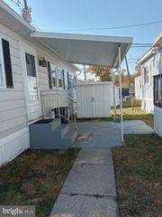 1405 Farrell Ave Trlr 330, Cherry Hill, NJ 08002