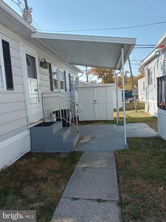1405 Farrell Ave Trlr 330, Cherry Hill, NJ 08002