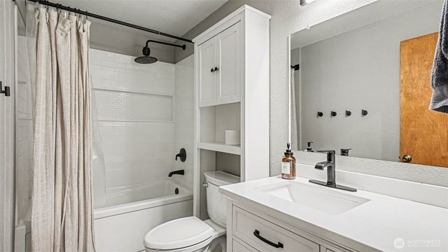 18604 68th Street, Bonney Lake, WA 98391