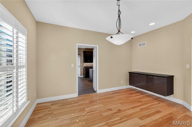 1221 Ruth Drive, Kirkwood, MO 63122