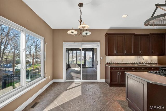 1221 Ruth Drive, Kirkwood, MO 63122