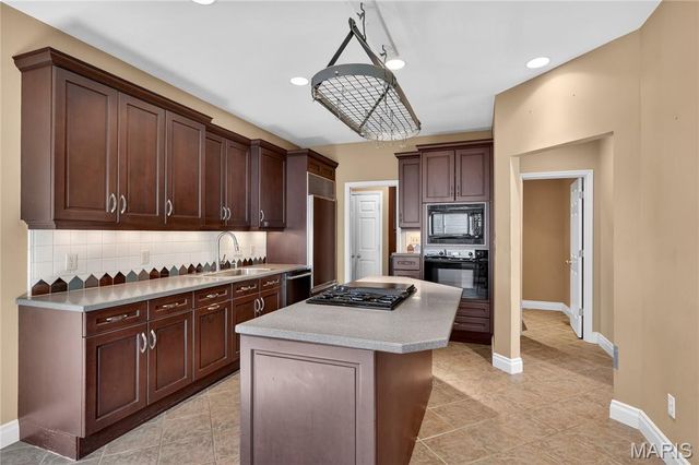 1221 Ruth Drive, Kirkwood, MO 63122