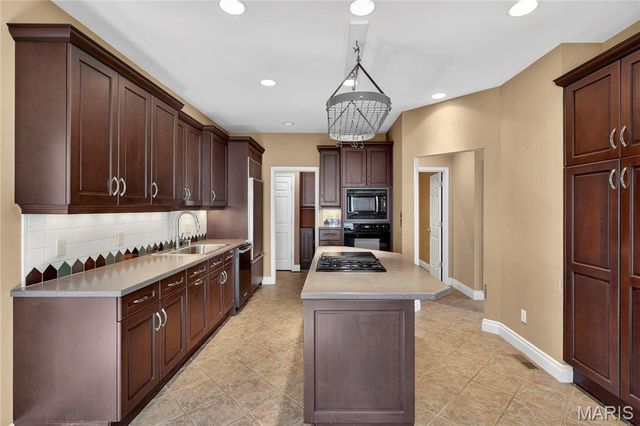 1221 Ruth Drive, Kirkwood, MO 63122