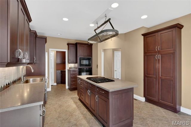 1221 Ruth Drive, Kirkwood, MO 63122