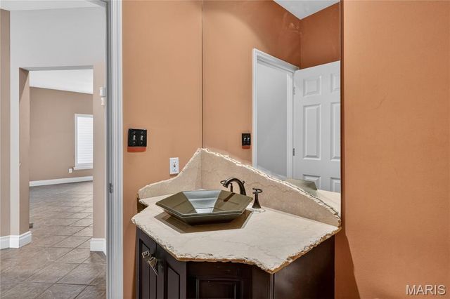 1221 Ruth Drive, Kirkwood, MO 63122