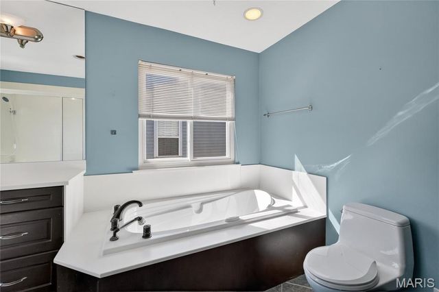 1221 Ruth Drive, Kirkwood, MO 63122