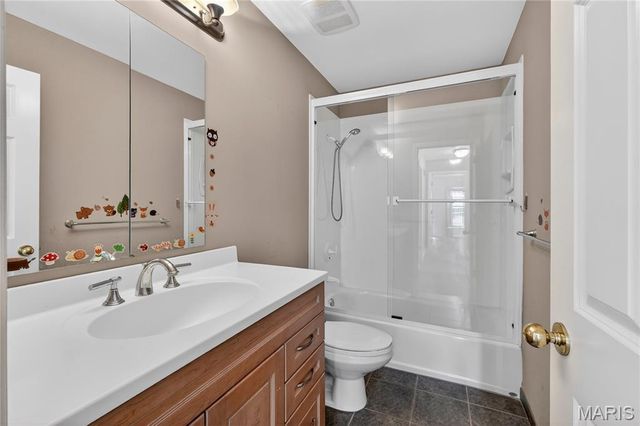 1221 Ruth Drive, Kirkwood, MO 63122