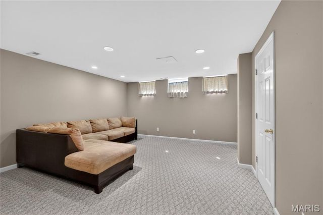 1221 Ruth Drive, Kirkwood, MO 63122