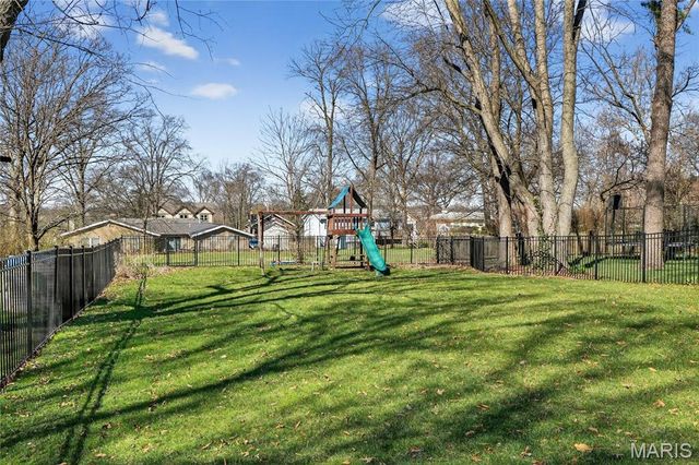 1221 Ruth Drive, Kirkwood, MO 63122