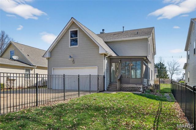 1221 Ruth Drive, Kirkwood, MO 63122