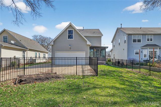 1221 Ruth Drive, Kirkwood, MO 63122