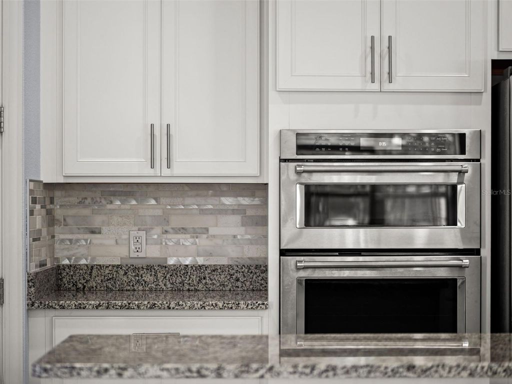 Image 13 of property listing at 10950 CITRON OAKS DRIVE, Orlando, FL 32836