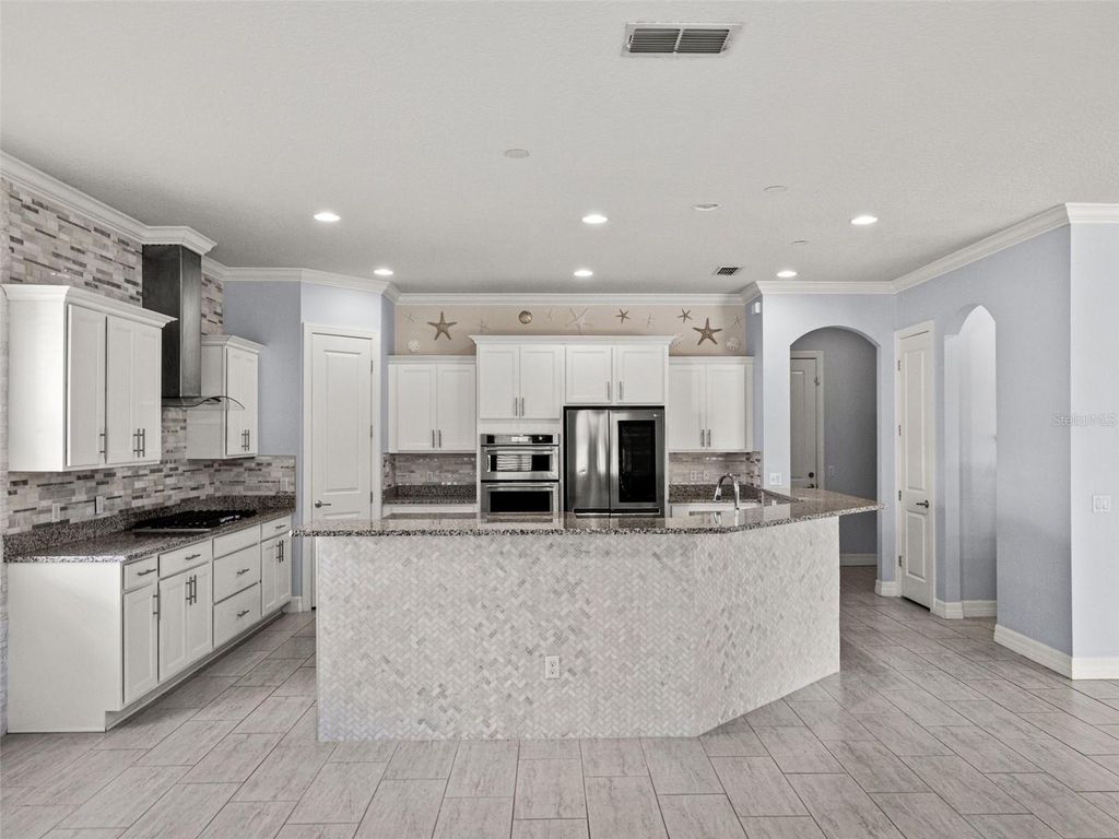 Image 14 of property listing at 10950 CITRON OAKS DRIVE, Orlando, FL 32836