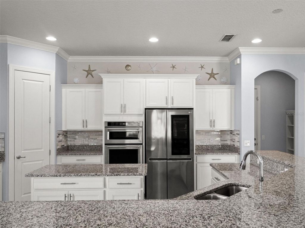 Image 16 of property listing at 10950 CITRON OAKS DRIVE, Orlando, FL 32836