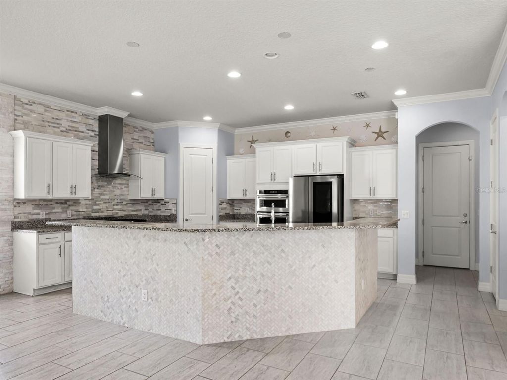 Image 19 of property listing at 10950 CITRON OAKS DRIVE, Orlando, FL 32836