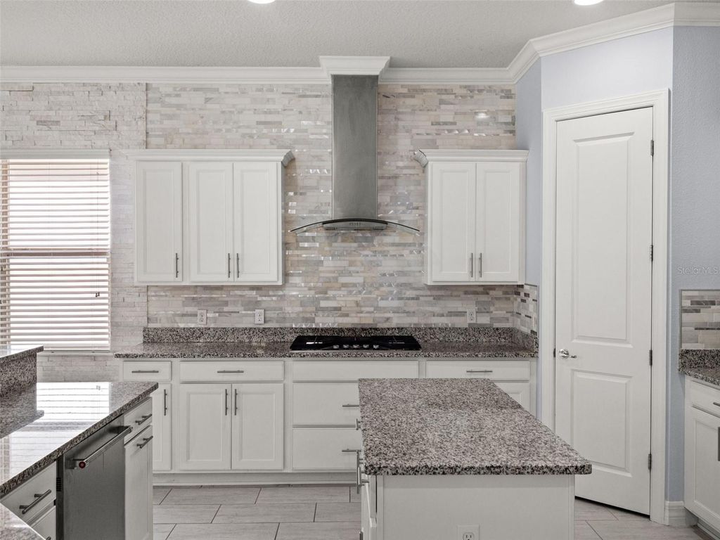 Image 22 of property listing at 10950 CITRON OAKS DRIVE, Orlando, FL 32836