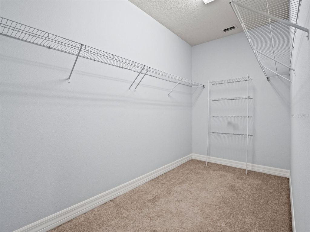 Image 45 of property listing at 10950 CITRON OAKS DRIVE, Orlando, FL 32836