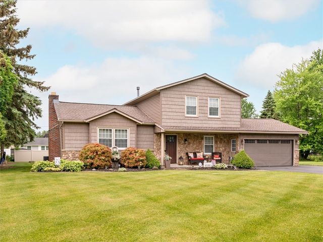 57 Stone Fence Circle, Greece, NY 14626