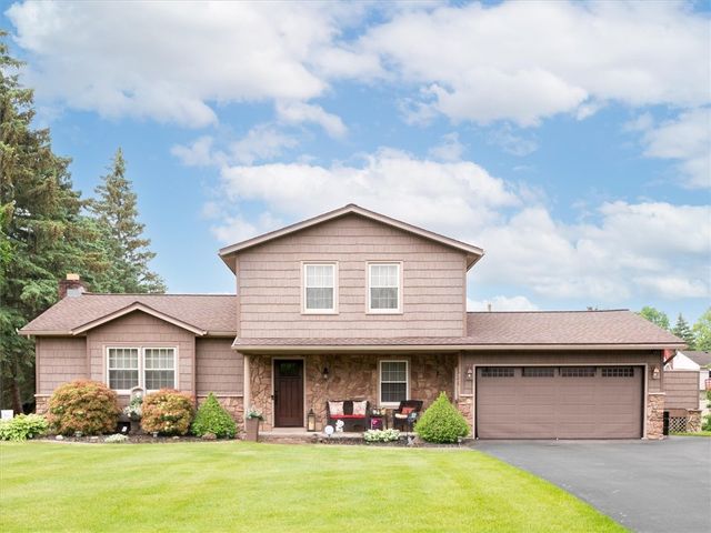 57 Stone Fence Circle, Greece, NY 14626