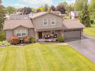 57 Stone Fence Circle, Greece, NY 14626
