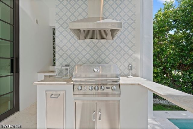 1140 8th ST S, Naples, FL 34102