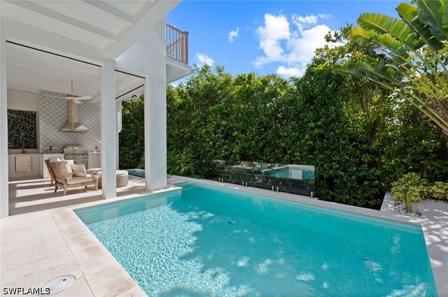 1140 8th ST S, Naples, FL 34102