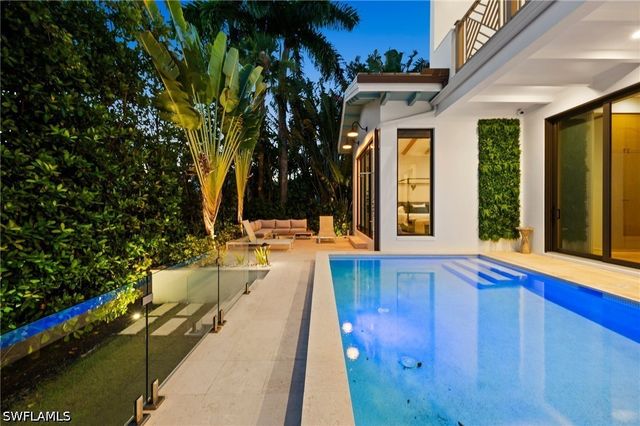 1140 8th ST S, Naples, FL 34102