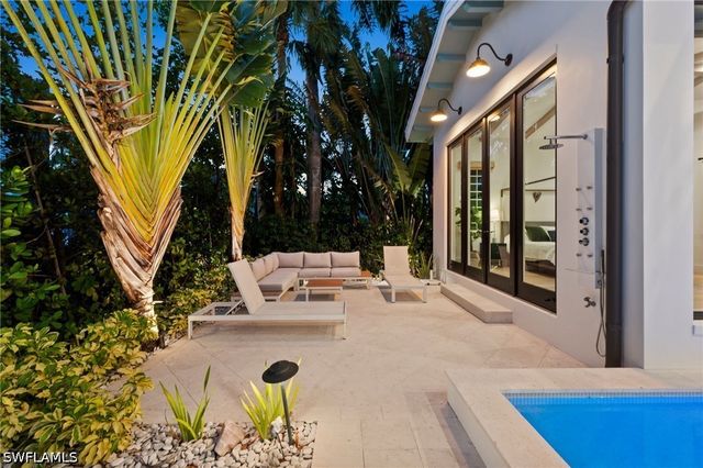 1140 8th ST S, Naples, FL 34102