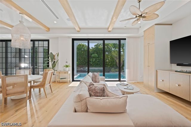 1140 8th ST S, Naples, FL 34102