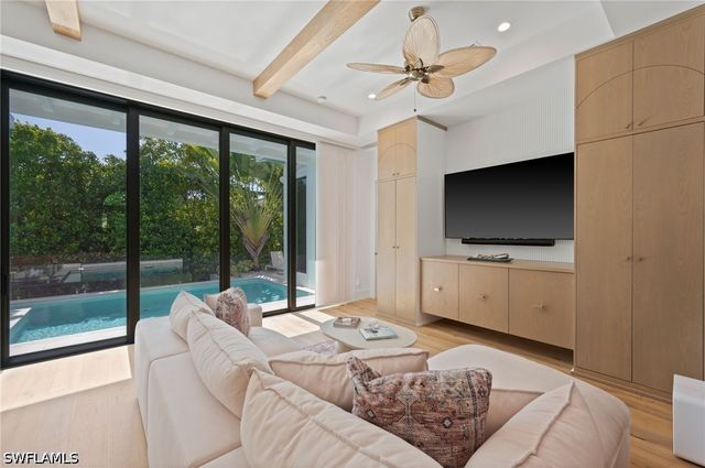 1140 8th ST S, Naples, FL 34102