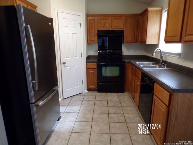 10722 Firefox Den, San Antonio, TX 78245