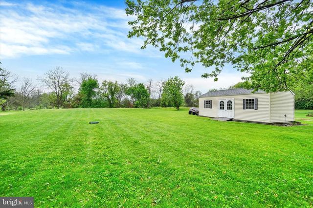 36 PINE RD, Abbottstown, PA 17301