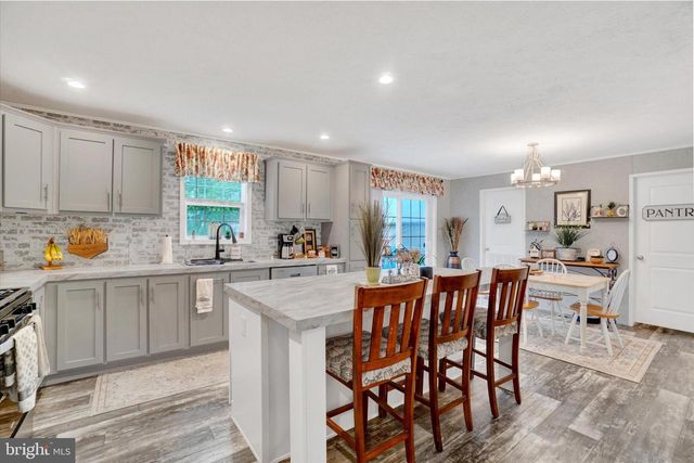 36 PINE RD, Abbottstown, PA 17301