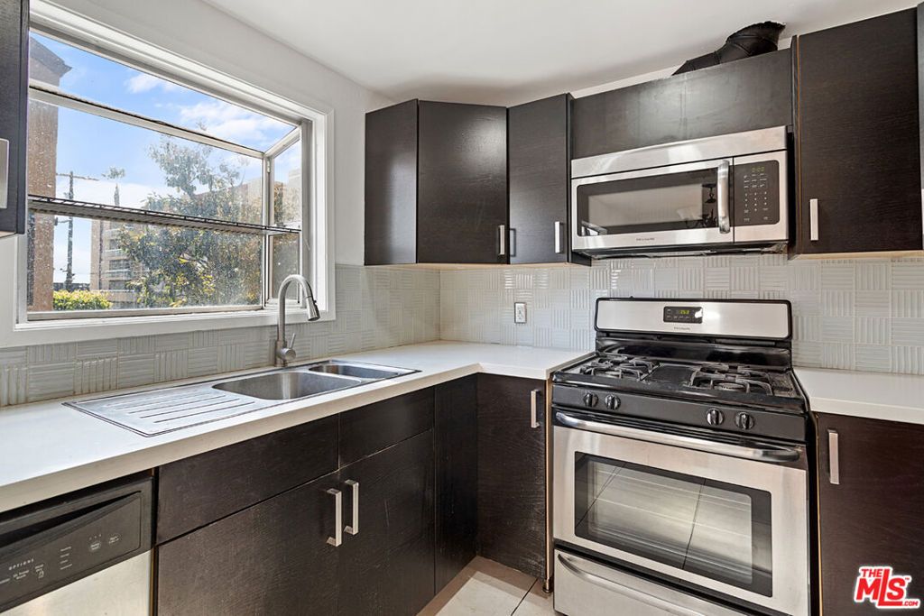 Image 14 of property listing at 1628 N Formosa Avenue A, Los Angeles, CA 90046