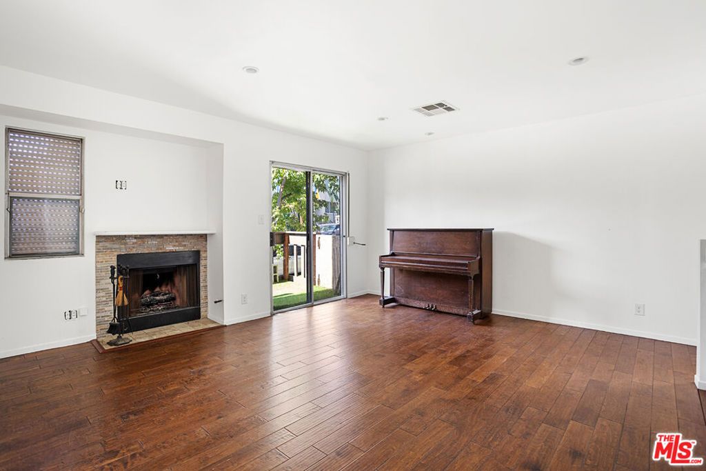 Image 3 of property listing at 1628 N Formosa Avenue A, Los Angeles, CA 90046