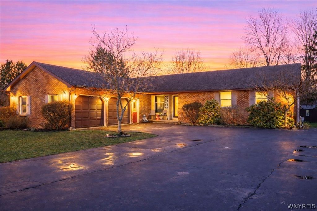 5566 Homestead Road, Boston, NY 14075