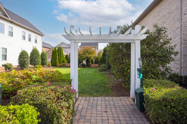145 Ashcrest Pt, Hendersonville, TN 37075