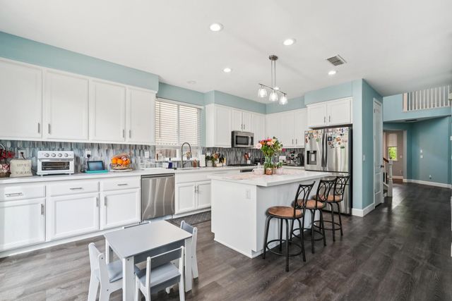 2821 Rogue River Cir, West Sacramento, CA 95691