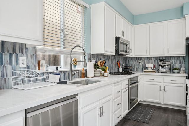 2821 Rogue River Cir, West Sacramento, CA 95691