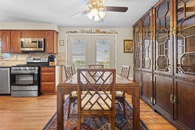 111 Knoll Dr, Penn Hills, PA 15147