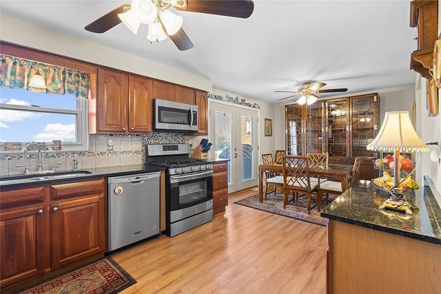 111 Knoll Dr, Penn Hills, PA 15147