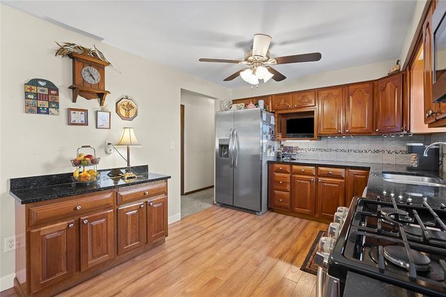 111 Knoll Dr, Penn Hills, PA 15147