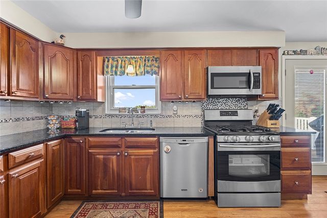 111 Knoll Dr, Penn Hills, PA 15147